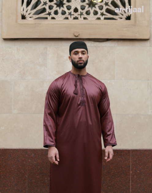 Maroon Omani thobe With Tassel